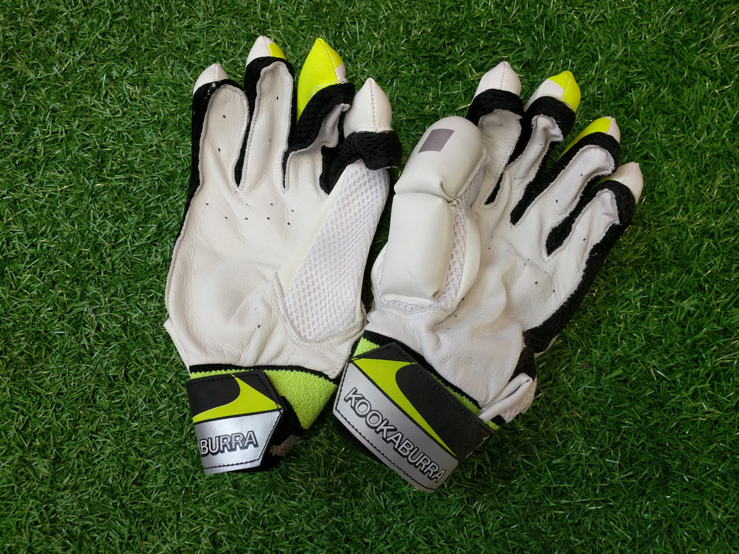 Kookaburra b 300 Cricket Batting gloves Mens LH