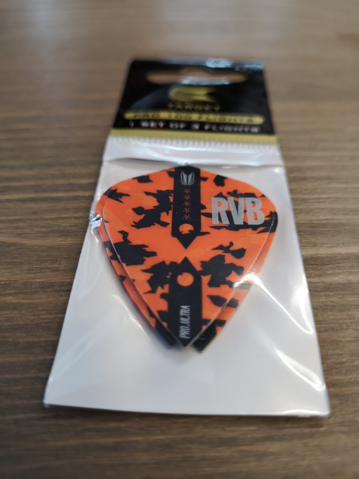 New Target RVB Kite orange Camo Darts Flights