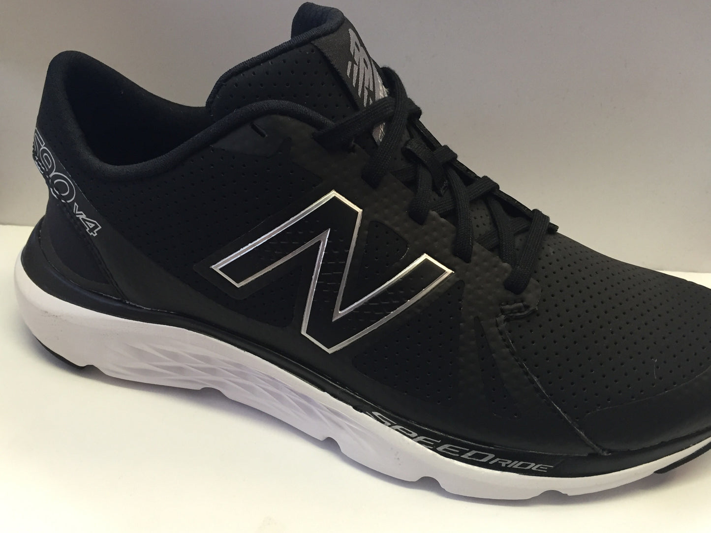 New Balance M690HA4 - Black - Mens running shoes